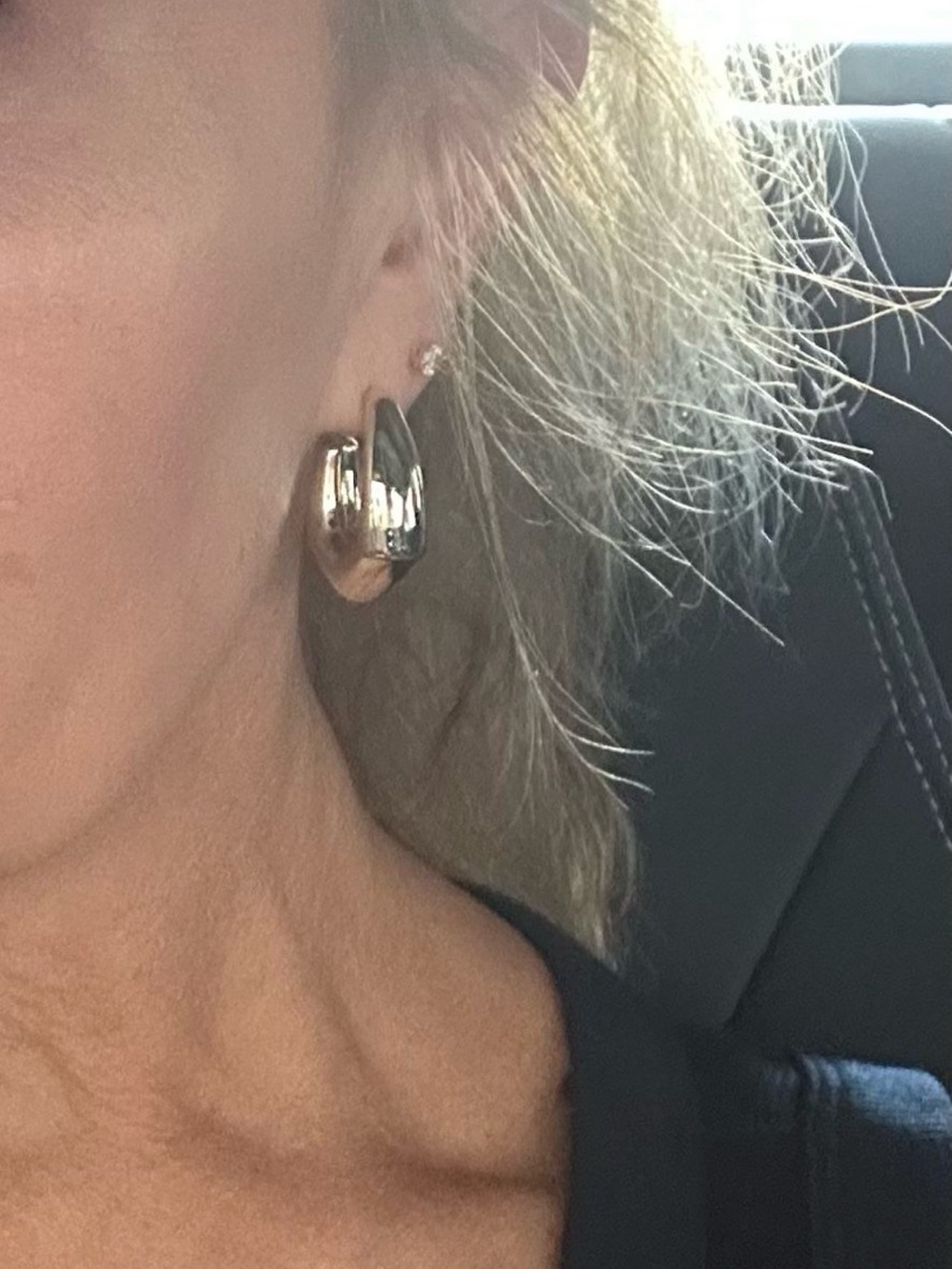 Kendra Scott Polished Gold Sculpted Hex Hoop Earrings - Picture 2 of 2